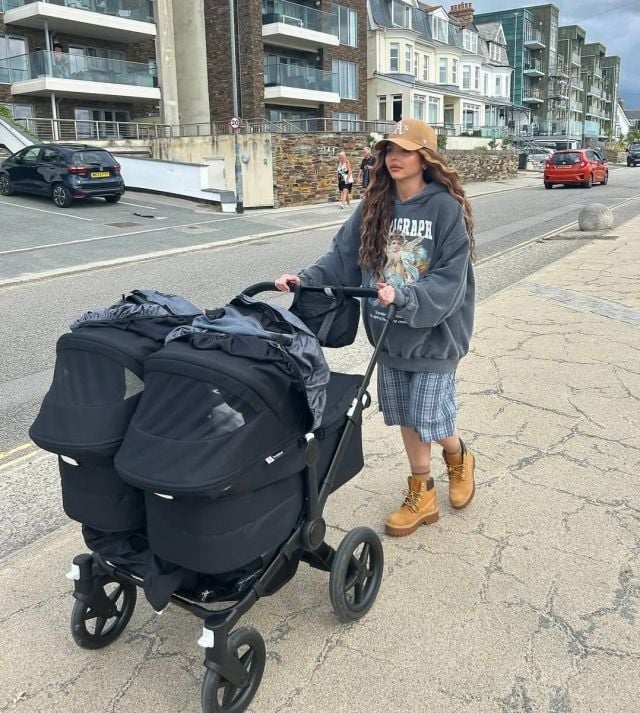 جيسي نيلسون مع التوأم