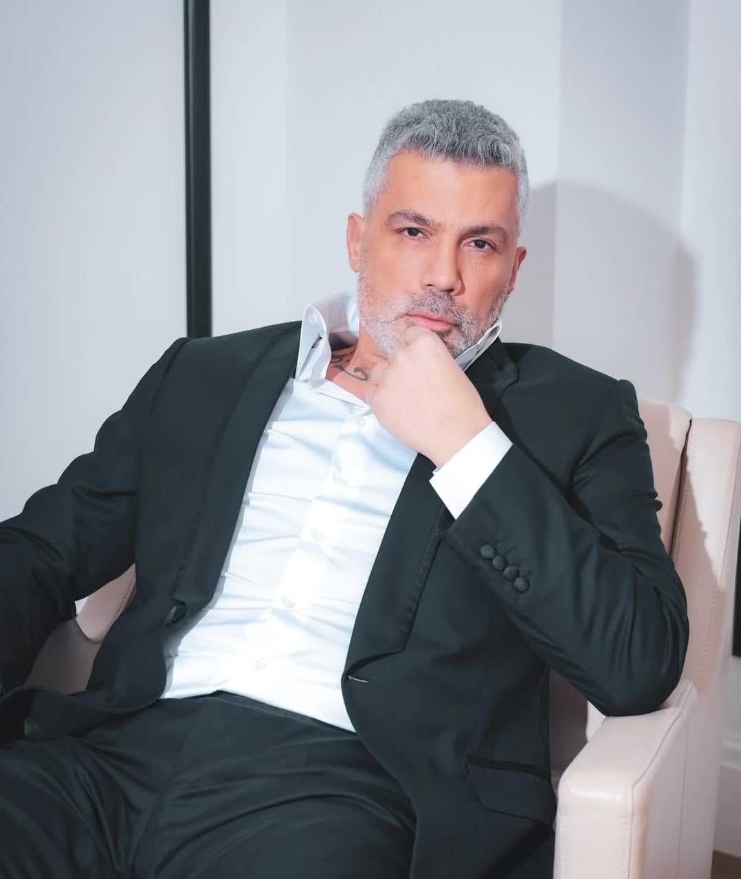 فارس كرم بتصريحات جريئة عن والدته وأسباب طلاقه