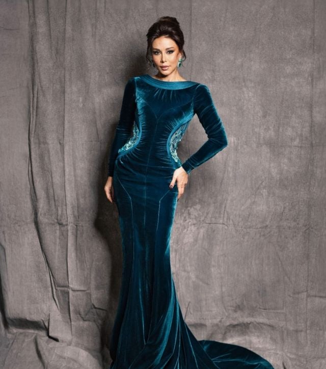 النجمة كاريس بشار بفستان أنيق من الياس ريغا