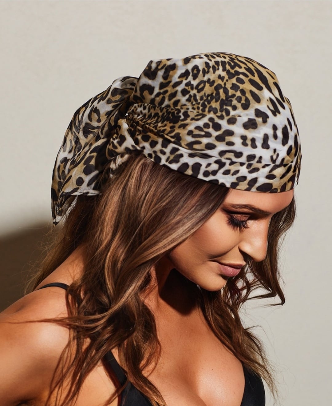 إكسسوارات بطبعات حيوانية تتصدر مشهد الأزياء