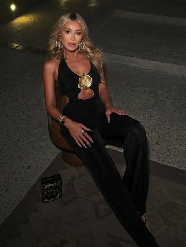 مايا دياب بجمبسوت مفتوح بأسلوب جريء 