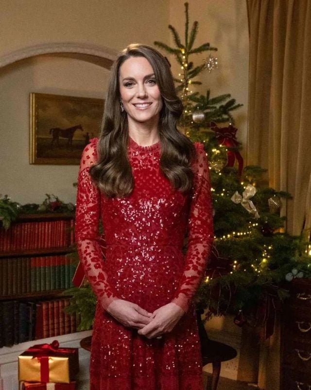 كيت ميدلتون بفستان الترتر الأحمر 