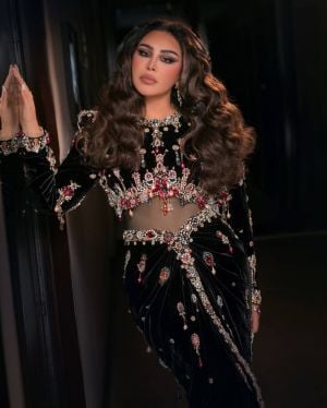 أحلام في خطوة إضافية نحو الجرأة... كروب توب بعد القماش النيود