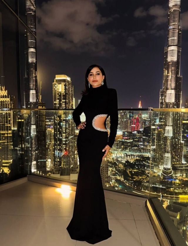 مهيرة عبد العزيز باطلالة جريئة في رأس السنة 