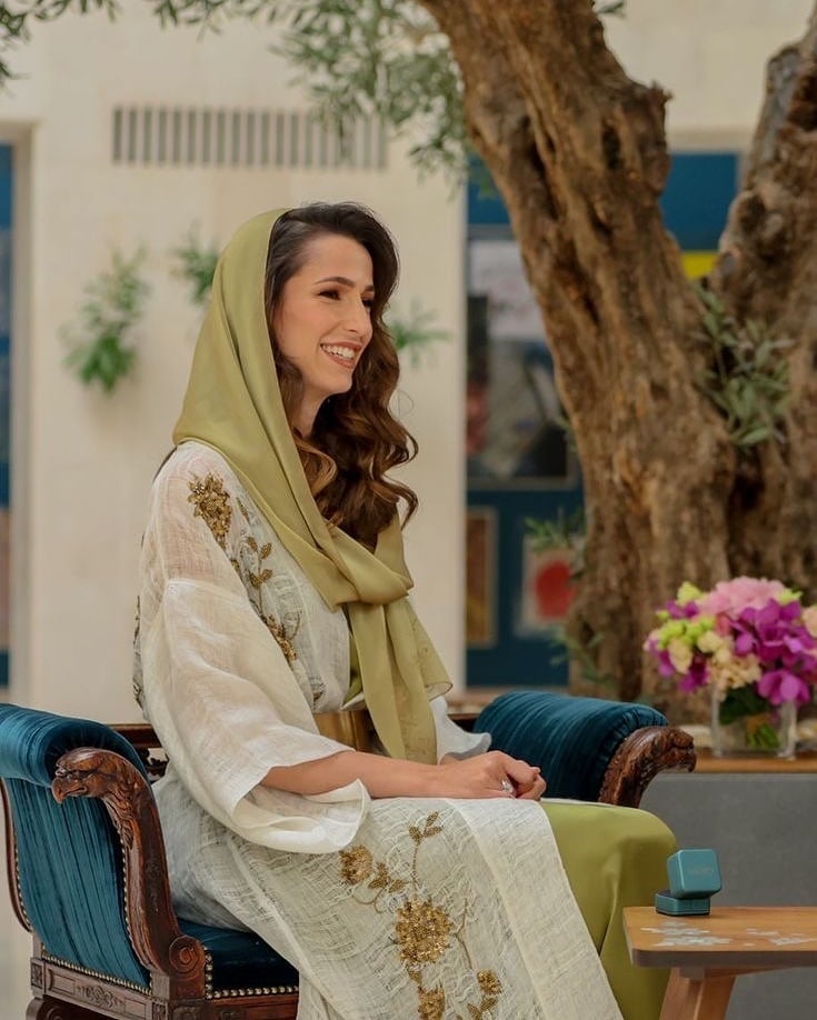 الأميرة رجوة بتصميم شرقي مع وشاح باستيلي 