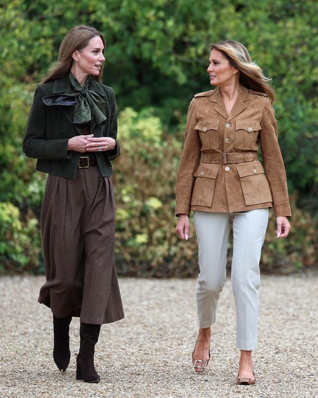 كيت ميدلتون بالتنورة الميدي 