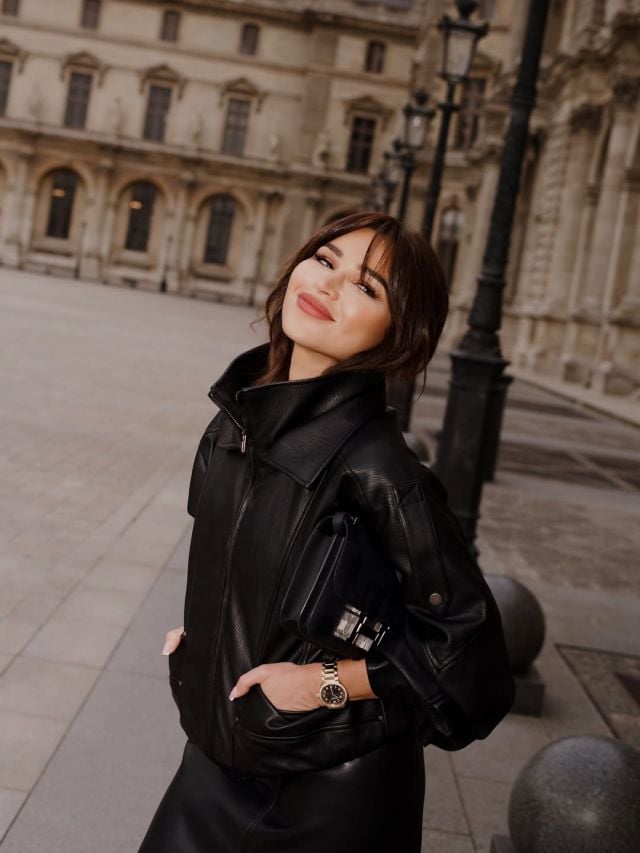 نهى نبيل بإطلالة جلدية لافتة