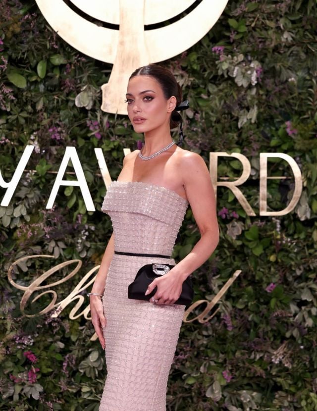 كارين وازن بفستان إيلي صعب