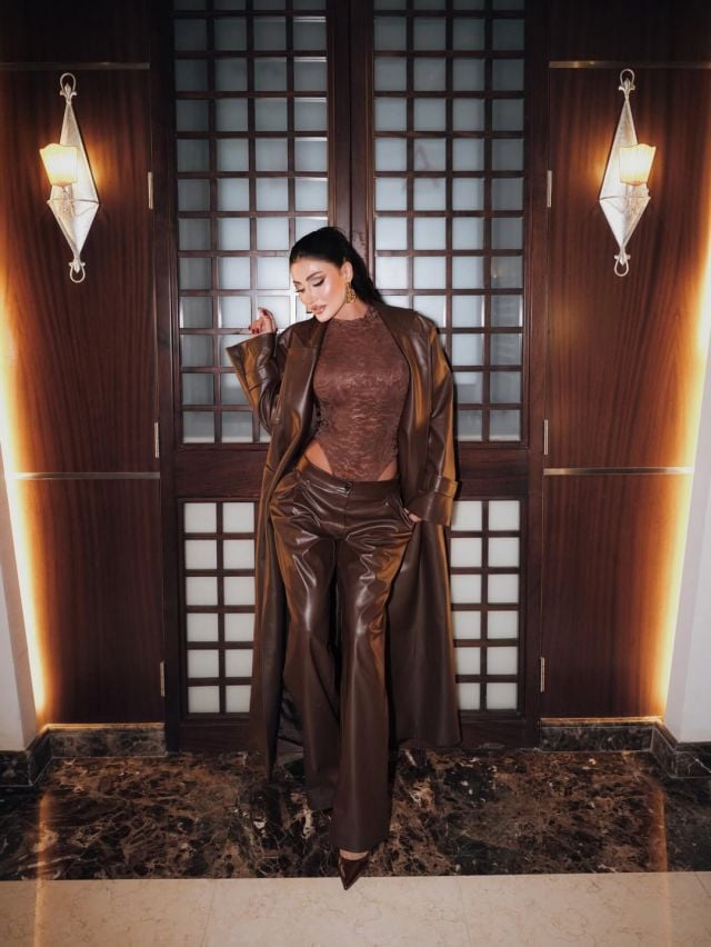 هبة نور بإطلالة جلد دراماتيكية 