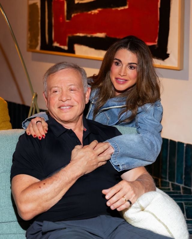 الملكة رانيا بجاكيت الدنيم 