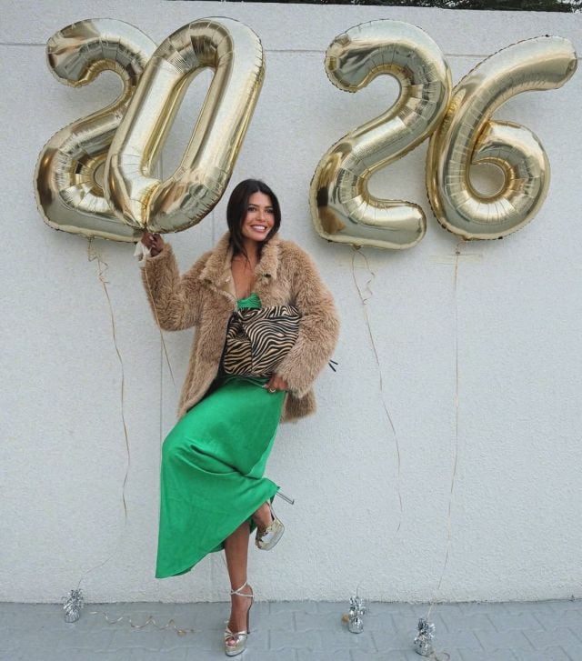 إطلالات شتوية فاخرة: مؤثّرات عربيات يتألّقن بمعاطف وجاكيتات الفرو