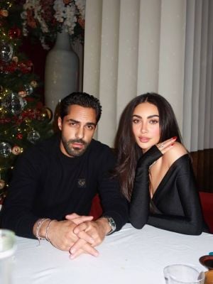 شقيق نور الغندور يخطف الأنظار بوسامته وأناقته