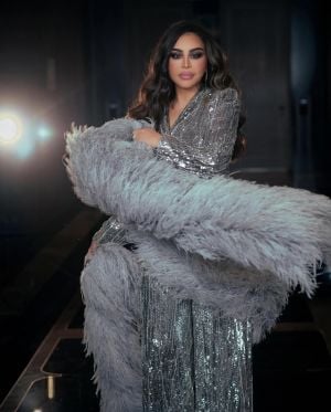 أحلام تلفت الأنظار بصيحة الفرو الفاخرة