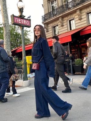 هنا الزاهد تنسّق الدنيم بطريقة عصرية مميزة 