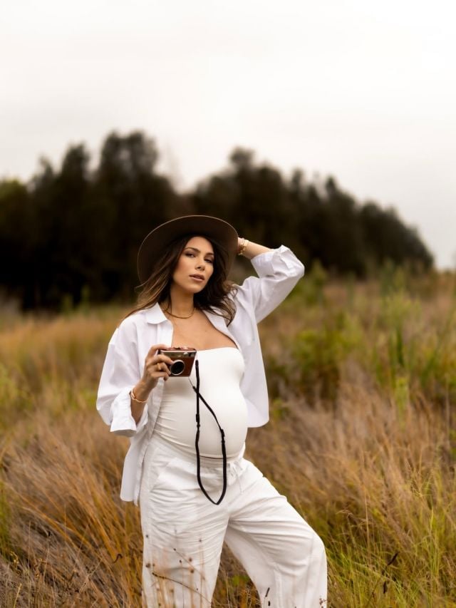 دانييلا رحمة بإطلالة باللون الأبيض بأسلوب عصري