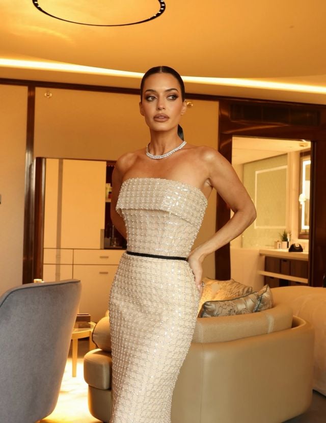 كارين وازن بفستان ايلي صعب