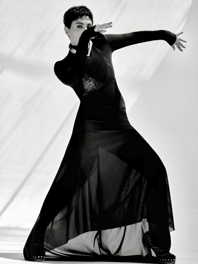 إطلالة ميس حمدان بفستان شيفون أسود جريء