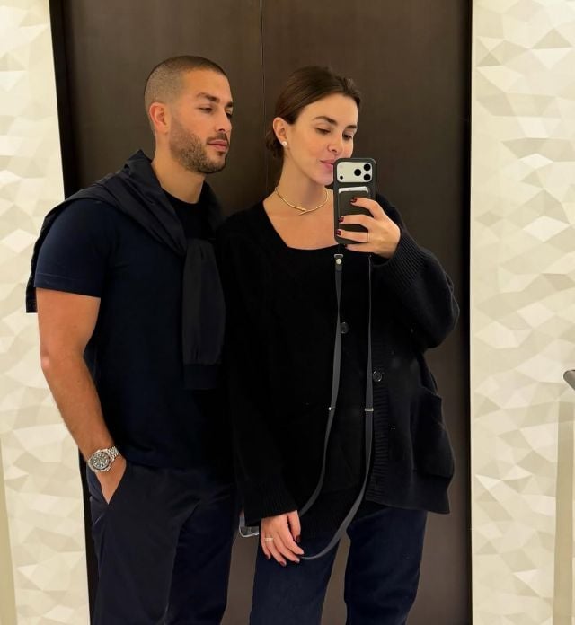 زين قطامي تعتمد الأسود بإطلالة مريحة وأنيقة تناسب فترة الحمل