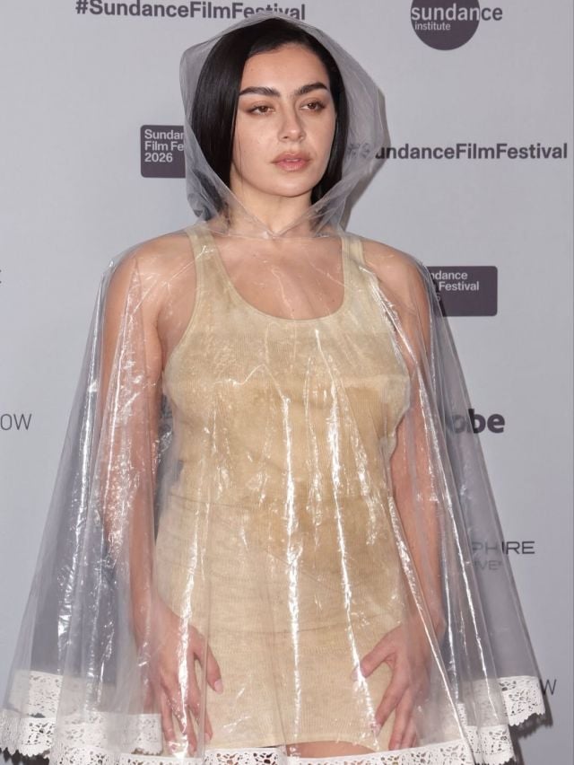 إطلالة شارلي إكس سي إكس