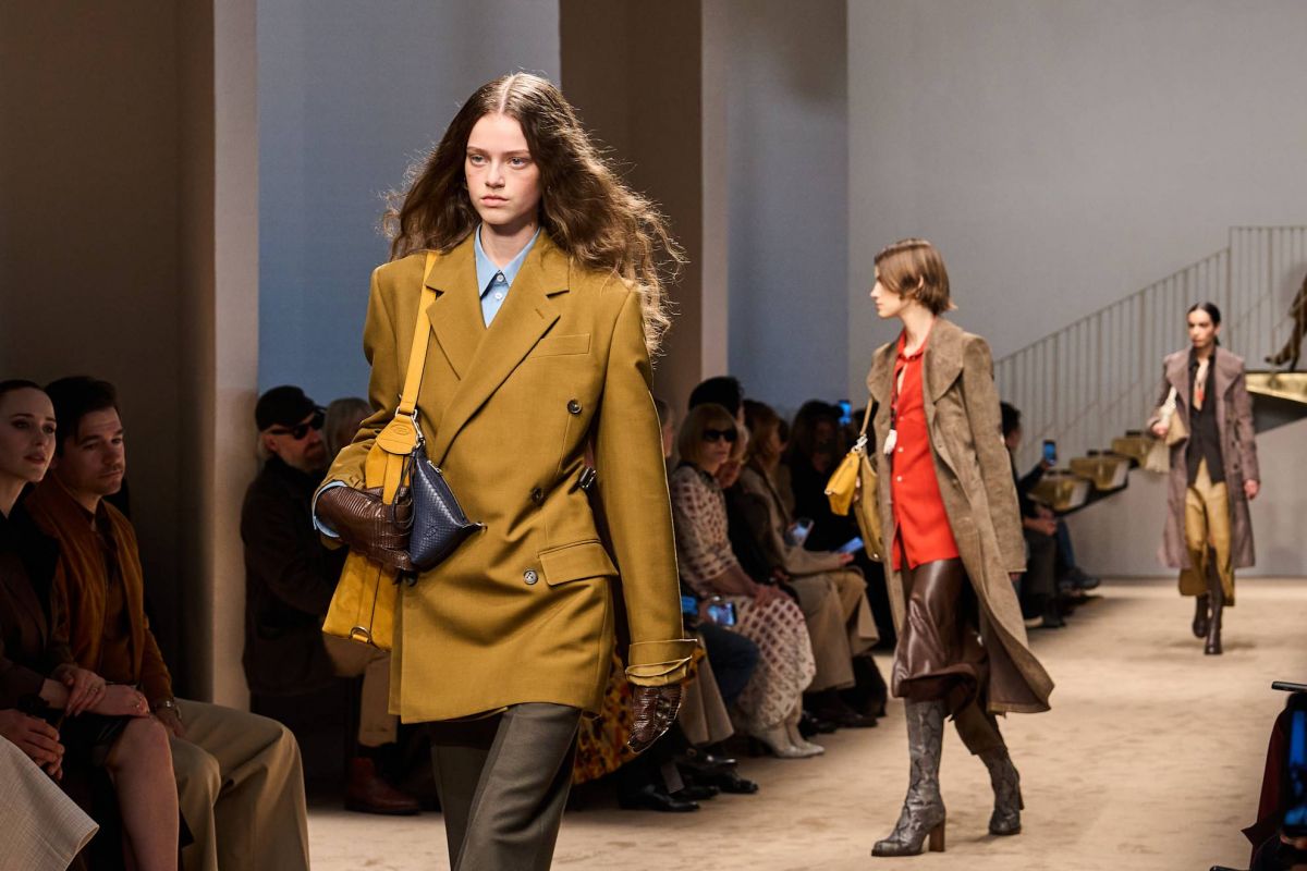 شتاء 2026 يزهر بالألوان: البلايزر يتألق على طريقتك