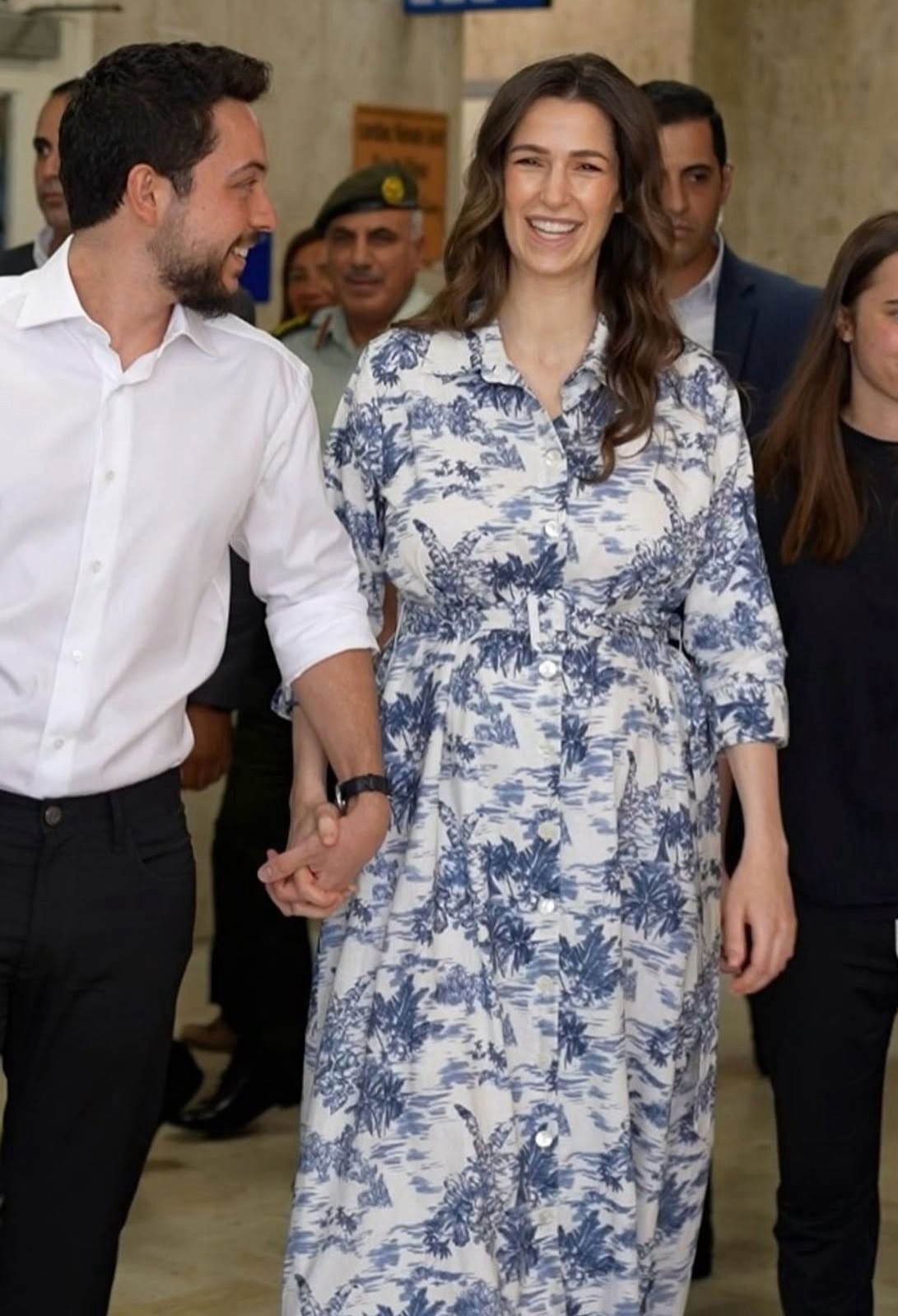 إطلالات الأميرة رجوة: أناقة متجددة بالنقشات الناعمة