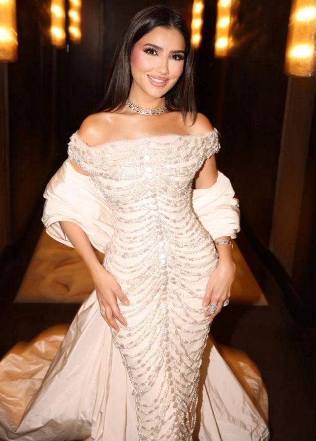 مي عمر بفستان ساره مراد