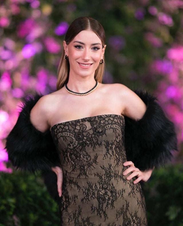 هازال كايا بوشاح فرو أسود