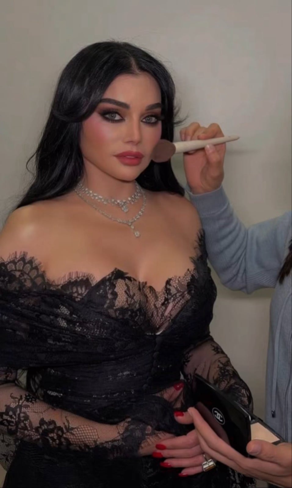 تفاصيل فستان هيفاء وهبي الأسود في حفل موسم الرياض