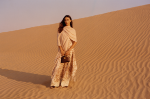 اكتشفي مجموعة LV MIRAGE الجديدة المصمَّمة للاحتفاء بموسم التأمّل