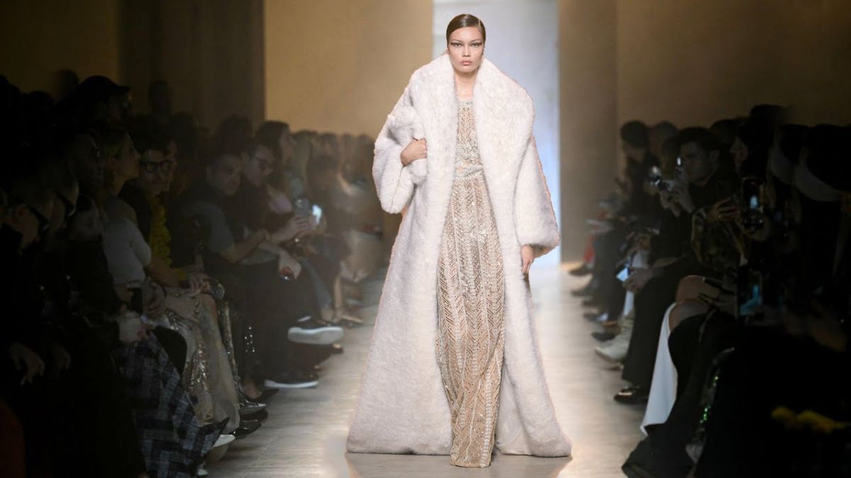 Coat Leads Look توازن أنيق