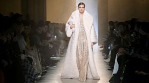 Coat Leads Look توازن أنيق