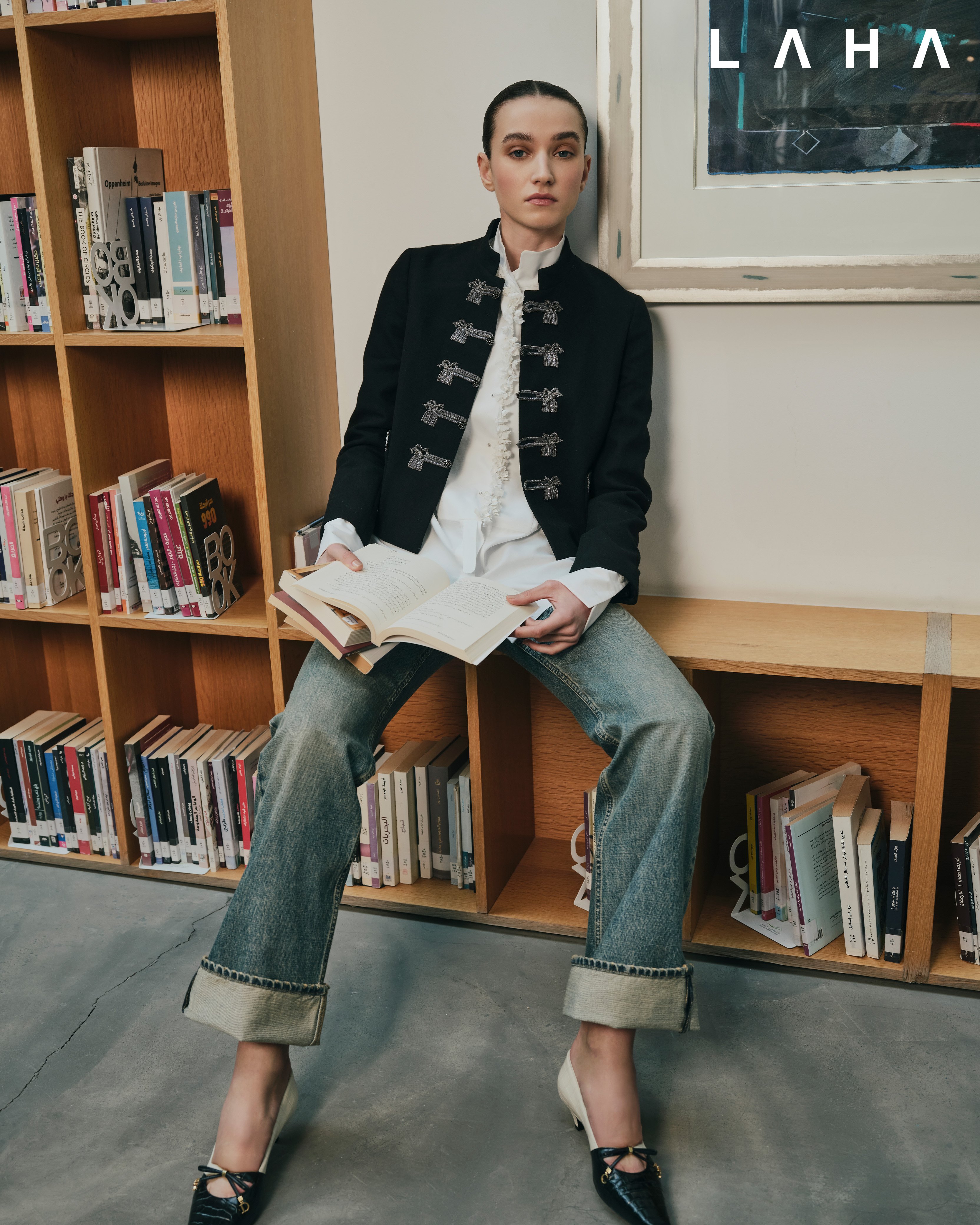 جاكيت أسود مطرّز