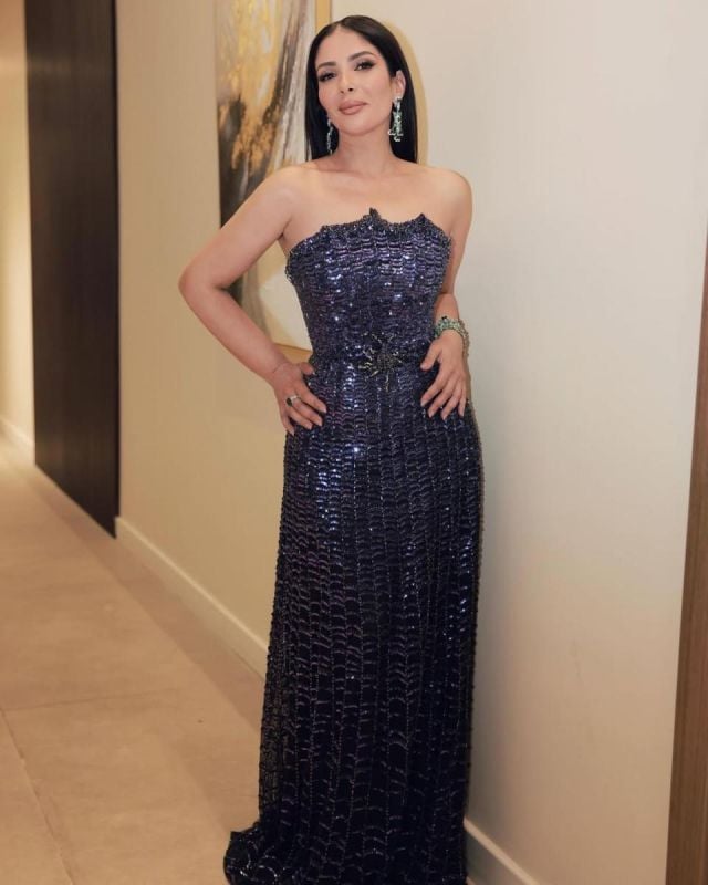 منى زكي بحضور أنثوي أنيق بعيدًا عن المبالغة