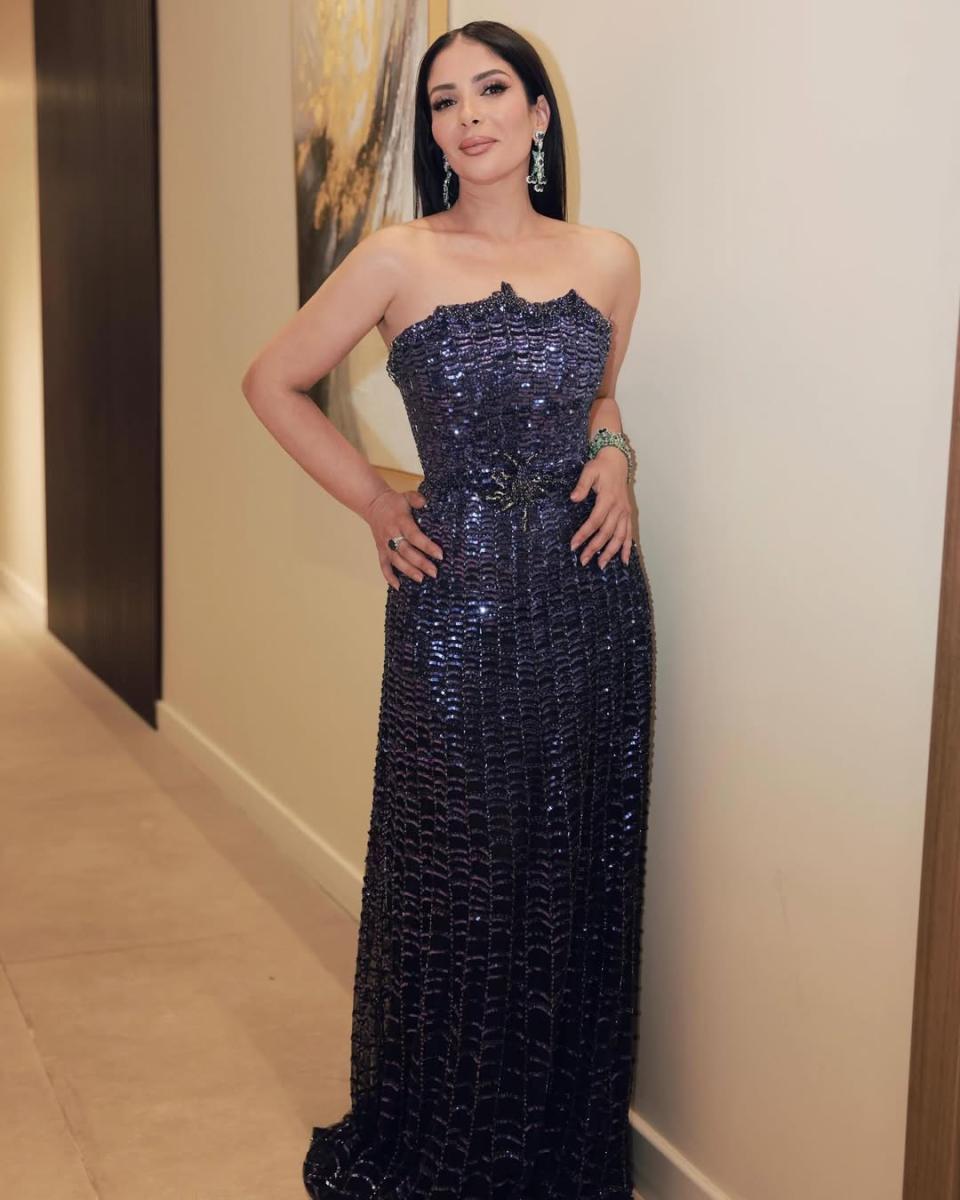 منى زكي… البريق الهادئ عنوان الأناقة