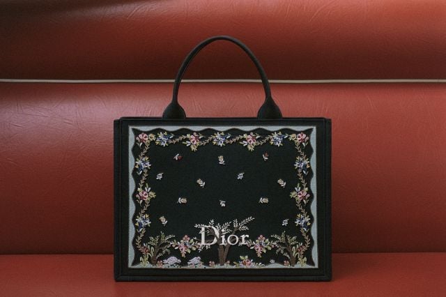 حقيبة من ديور بمناسبة عيد الحب