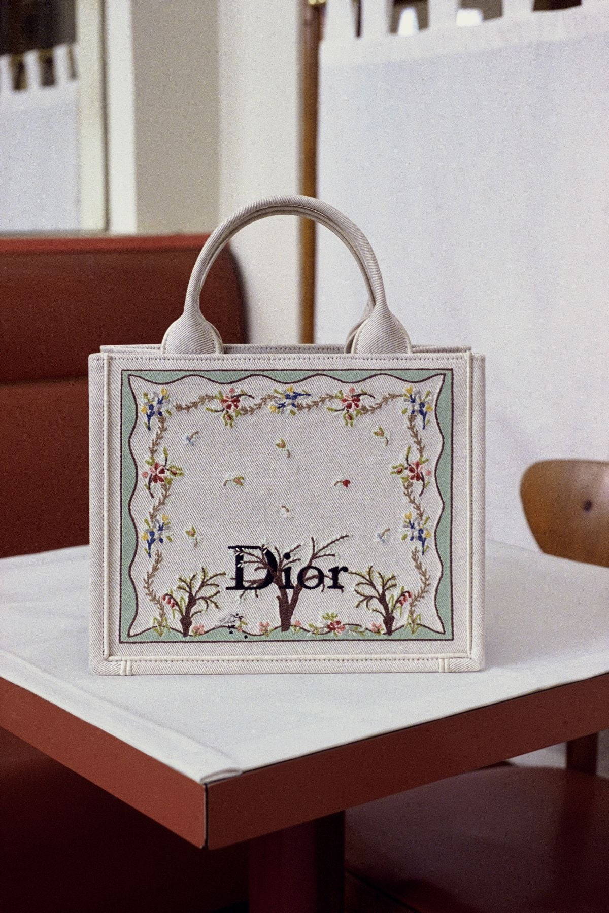 ابتكارات جوناثان أندرسون لدار Dior بمناسبة عيد الحب