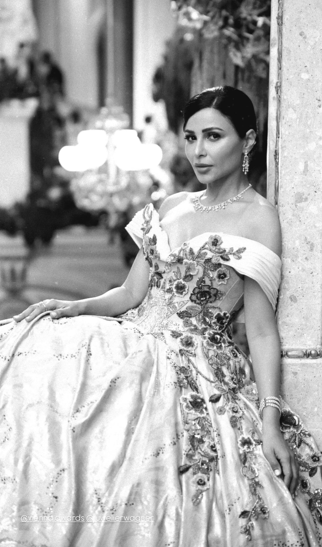 مهيرة عبد العزيز بفستان ملكي