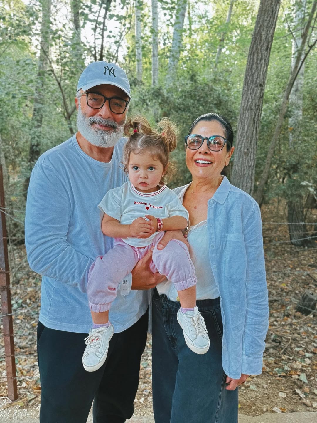 صباح الجزائري وزوجها وحفيدتهما