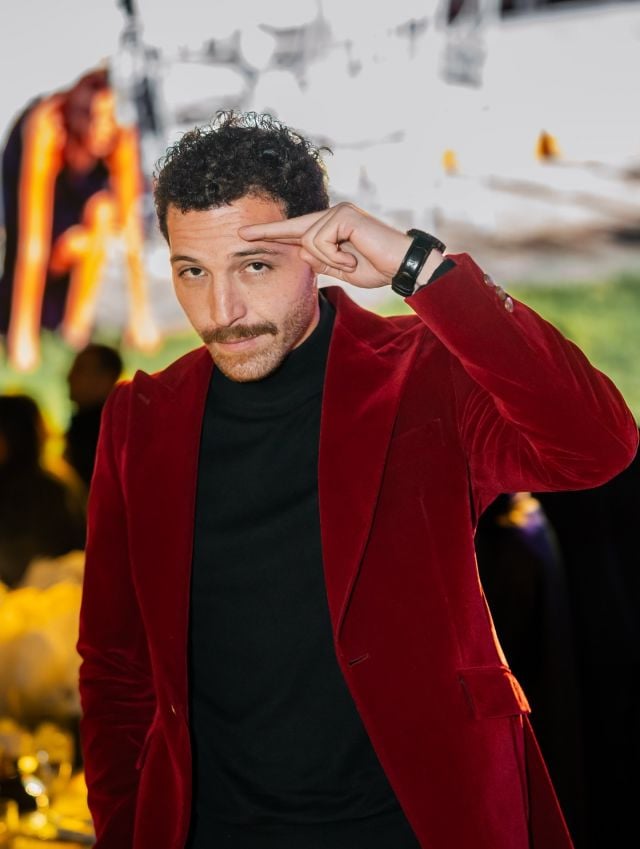 زوجة محمود حجازي تفجّر مفاجأة عن قراره منع سفر ابنه معها