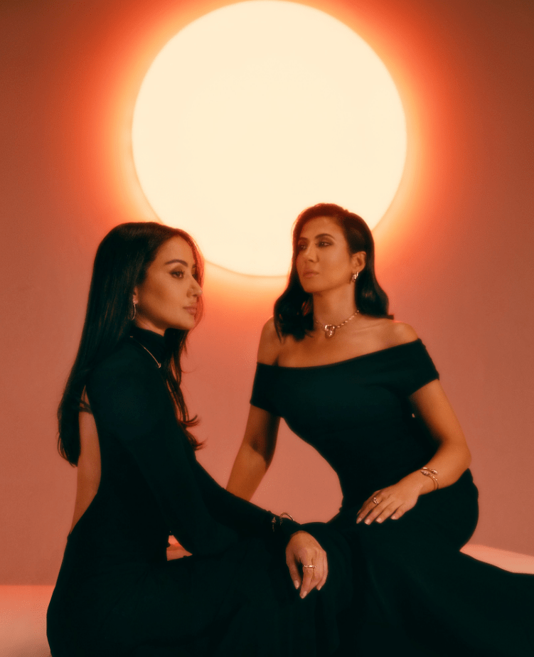 الأختين مُناز  وآية عبد الرؤوف