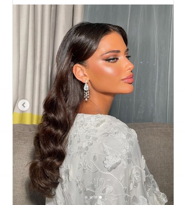 تسريحات ريترو شعر طويل مفتوح