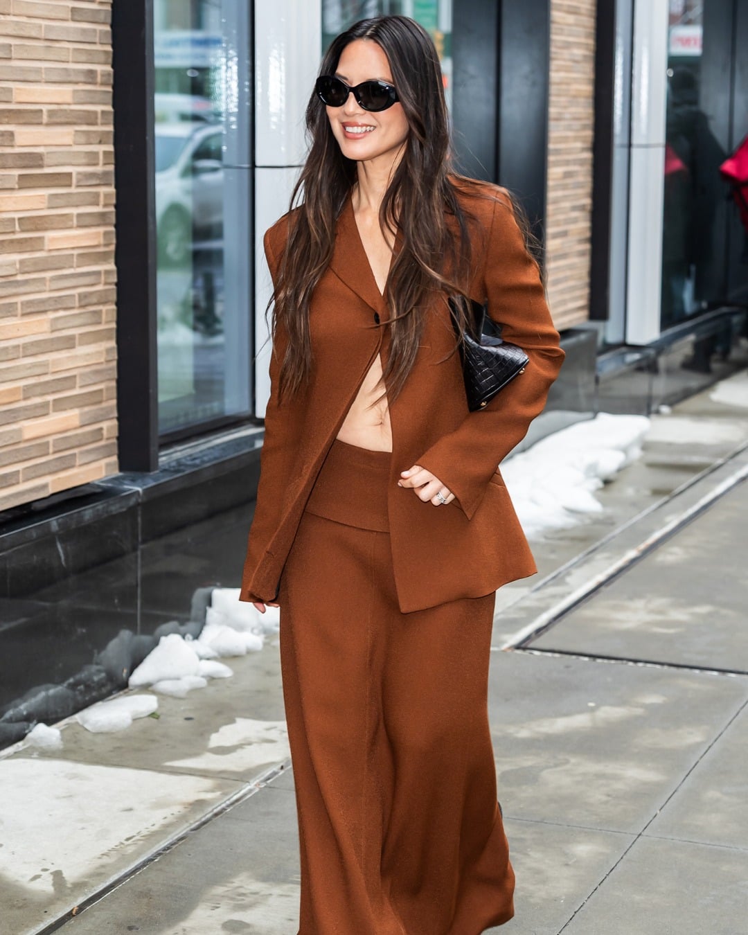 أسبوع الموضة في نيويورك: أبرز إطلالات النجمات من آن هاثاواي إلى باميلا أندرسون