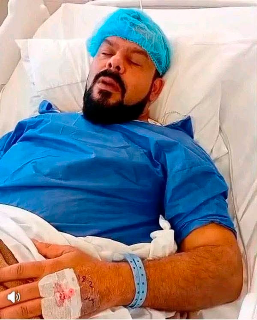 صورة منذر رياحنة في المستشفى صورة منذر رياحنة في المستشفى