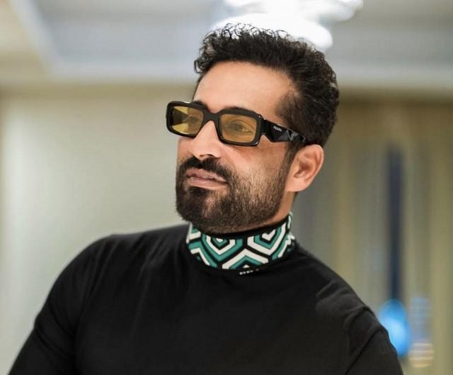 عمرو سعد يتكفل بسداد ديون 30 غارماً وغارمة في رمضان (فيديو)