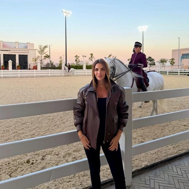 زين قطامي تلفت الأنظار بإطلالة كاجوال أنيقة