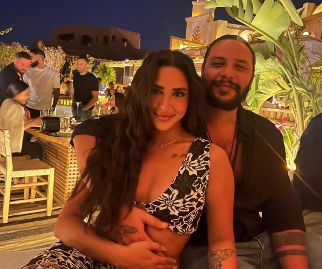 الفنانة آية سماحة وزوجها محمد السباعي