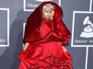 إطلالات غريبة مرّت على سجادة حفل غرامي الحمراء