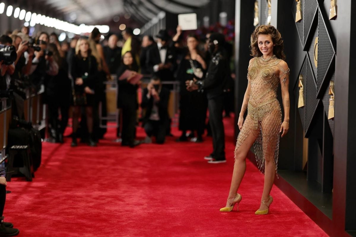 قبل انطلاقه الأحد... 7 من أجرأ إطلالات جوائز غرامي على الإطلاق