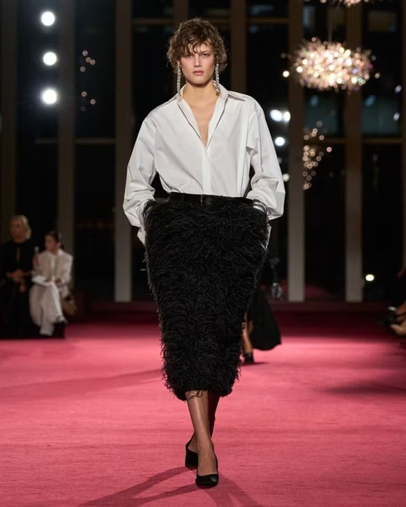 عارضات أزياء على منصة مايكل كورس بخريف وشتاء 2026