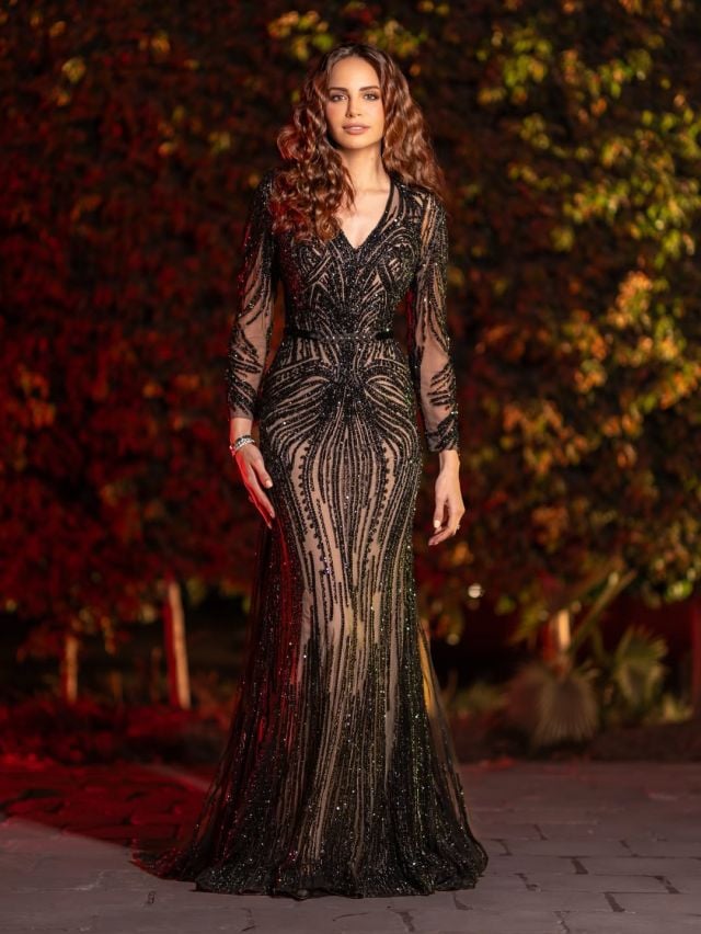 آمال ماهر بفستان أسود أنيق 